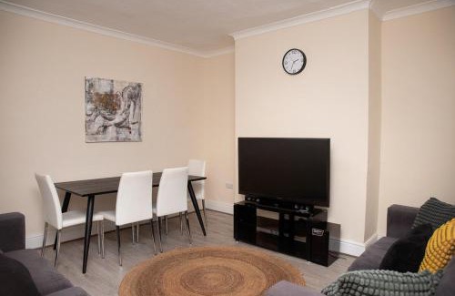 Bradford House | Woodhall Avenue