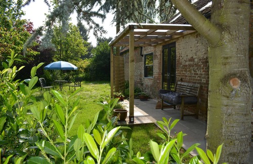 Woodhall Spa House | Woodhall Spa a 10 minute walk to centre, garden, pet friendly, private parking.