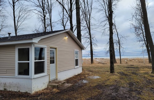 Peshtigo Cabin | Woodland cabin on the Bay