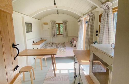 Bourton House | Woodland Cotswold Shepherds Hut