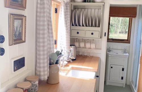 Bourton House | Woodland Cotswold Shepherds Hut