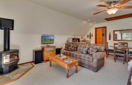 Tahoe Woods Apartment | Woodland Hideaway: Studio, 1 BA in Tahoe City, Sleeps 4