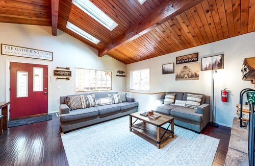 Crestline House | Woodland Hideaway