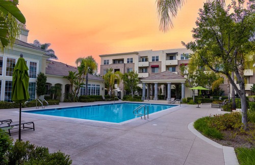 Warner Center Apartment | Woodland Hills 2 Bedroom City Views Close to Los Angeles