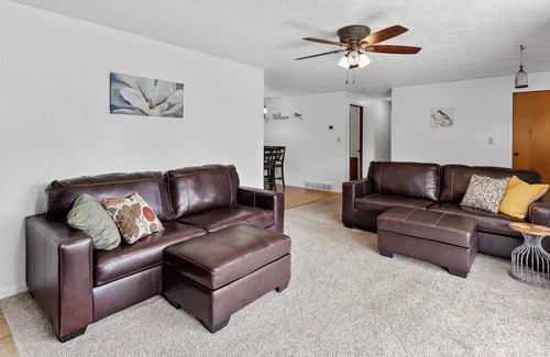 Blackhawk House | Woodland Hills’ Bird Watching Roost