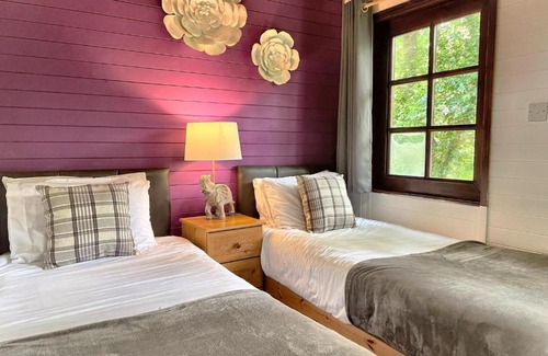 Llanybri Cabin | Woodland Lodge’s St Clears