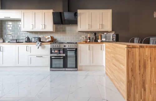 Newport House | Woodland View Newport - 4 bedroom home