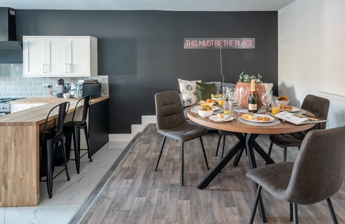 Newport House | Woodland View Newport - 4 bedroom home