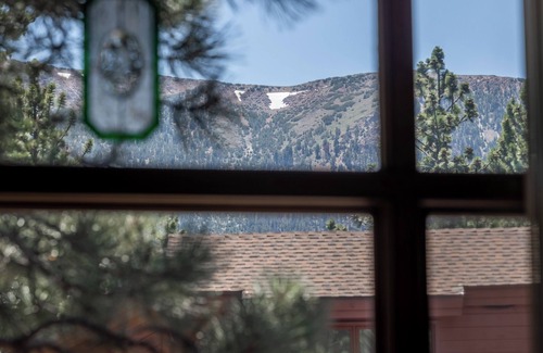 Mammoth Lakes House | Woodlands 2 Bedroom & Loft Townhouse In A Beautiful Wooded Complex