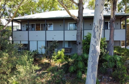 Macmasters Beach House | 'Woodlands at Beachview' by Accom Holidays