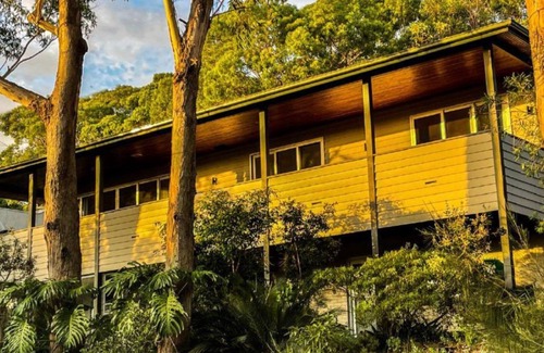 Macmasters Beach House | 'Woodlands at Beachview' by Accom Holidays
