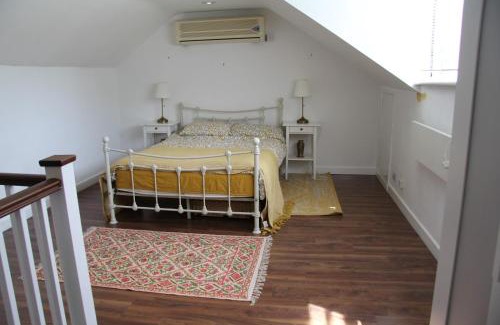 Gerrards Cross House | Woodlands Cozy Cottage in Gerrards Cross Sleeps 2
