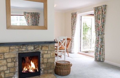 Okehampton Cottage | WOODLANDS, family friendly, with open fire in Northlew