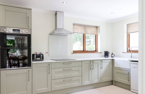 Okehampton Cottage | WOODLANDS, family friendly, with open fire in Northlew