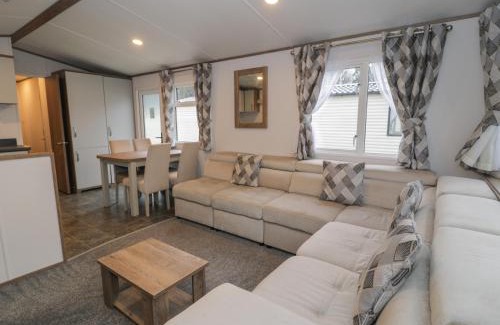 Ruthin House | Woodlands Gold WO 41