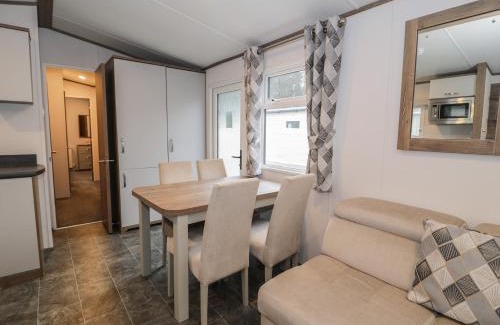 Ruthin House | Woodlands Gold WO 41