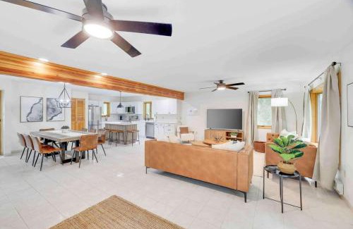 Lake Harmony House | Woodlands Hideaway- Hot Tub Grill & Games