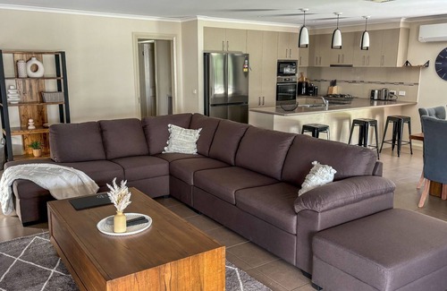 Yarrawonga House | Woodlands Waterside Retreat