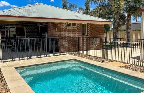 Yarrawonga House | Woodlands Waterside Retreat