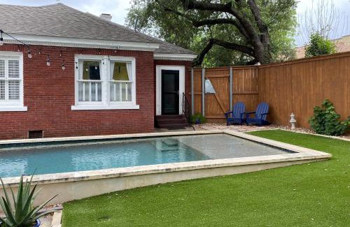 Woodlawn Lake House | Woodlawn Avenue Beauty