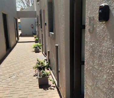 Middelburg Bed & Breakfast | Woodpecker Guesthouse Middelburg Mpumalanga