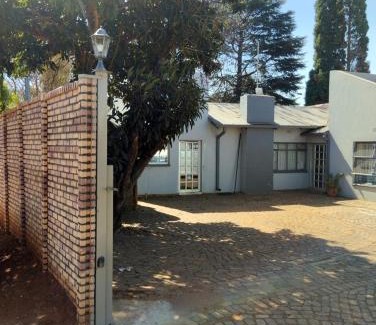 Middelburg Bed & Breakfast | Woodpecker Guesthouse Middelburg Mpumalanga