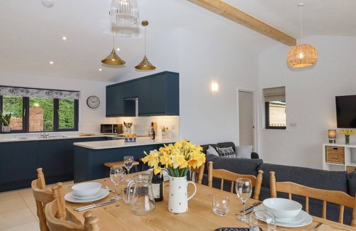 Butterleigh Cottage | WOODPECKER LODGE, pet friendly, with a garden in Butterleigh