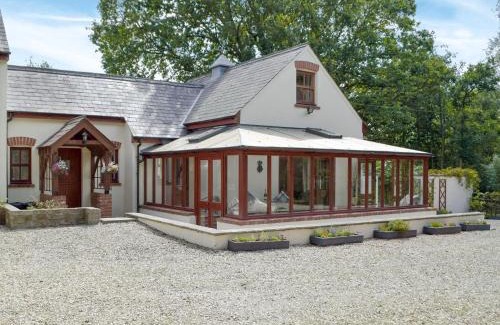 Cardigan House | Woodpecker Rest