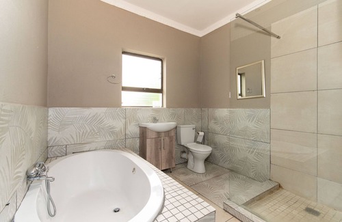 Hazyview House | Woodpeckers Guest House