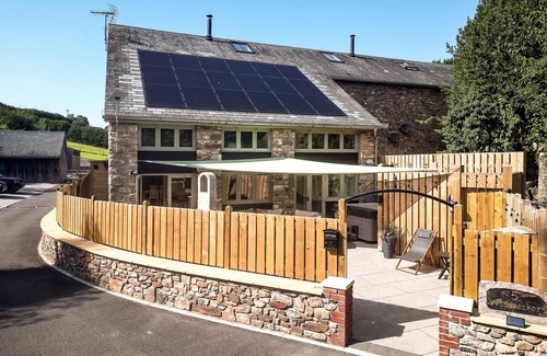 Paignton Ski Chalet | Woodpeckers - Stylish luxury property with hot tub