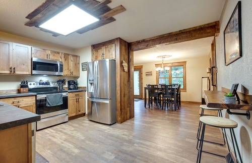 Woodruff House | Woodruff Home w/Lake Access & Pier, Near Town!