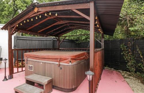 Usk House | Woods Cottage
