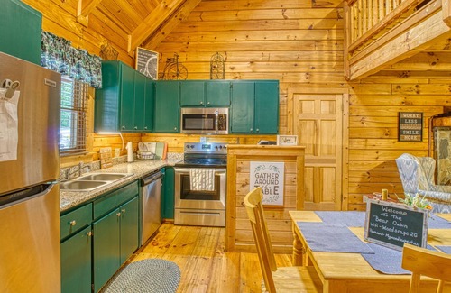 Pine Mountain Valley Cabin | Woodscape Cabins "Bear" - Main Cabin of Triplex