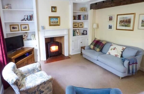 Potter Brompton Cottage | WOODSIDE COTTAGE, pet friendly, with open fire in Brompton-By-Sawdon