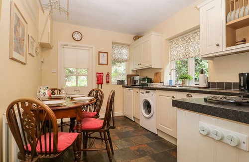 Thornthwaite Cottage | WOODSIDE, family friendly, with open fire in Braithwaite