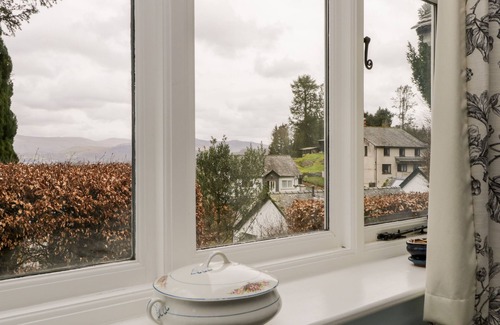 Thornthwaite Cottage | WOODSIDE, family friendly, with open fire in Braithwaite