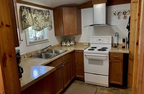 Blairsville House | Woodside Nook Cabin at the BHR Farm Village: perfect hiking get-a-way