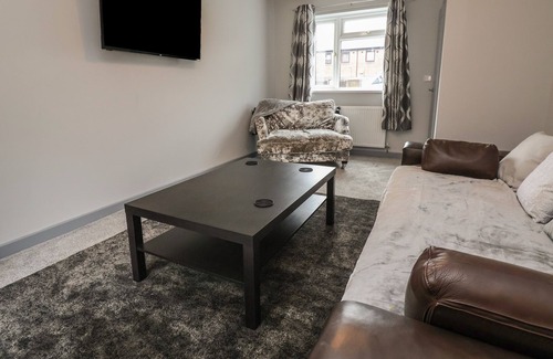 Penycae Cottage | WOODSIDE, pet friendly, with hot tub in Penycae