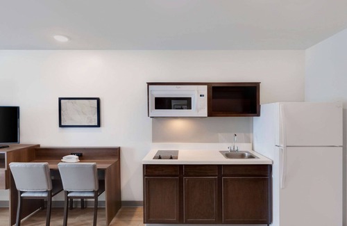 Bakersfield Hotel | WoodSpring Suites Bakersfield East