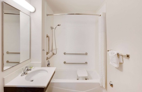 Bakersfield Hotel | WoodSpring Suites Bakersfield East