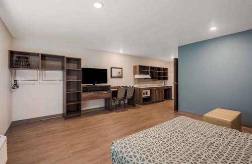 Bellflower Hotel | WoodSpring Suites Bellflower - Los Angeles