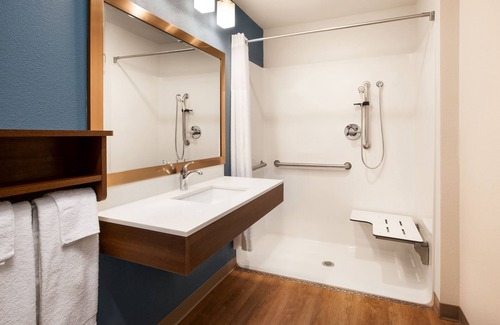 Charlotte Hotel | WoodSpring Suites Charlotte - University Research Park