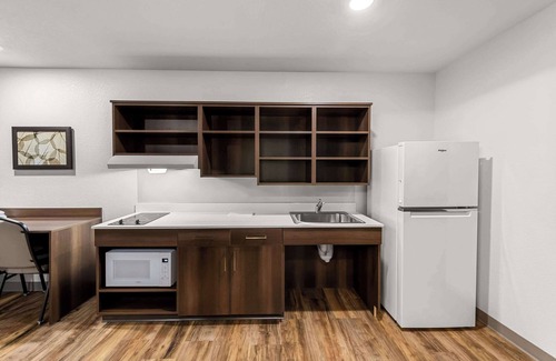 Waldron Hotel | Woodspring Suites Kansas City Airport