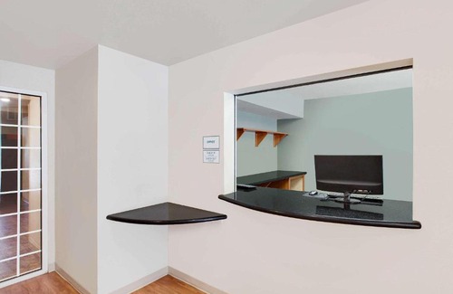 Lake Charles Hotel | WoodSpring Suites Lake Charles