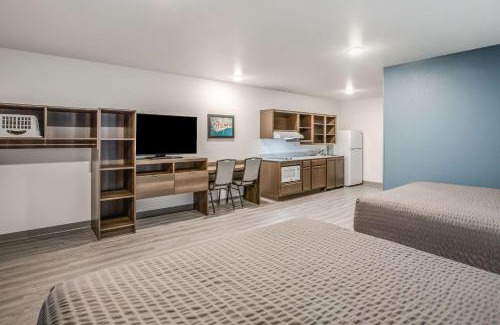 Novi Hotel | WoodSpring Suites Detroit Farmington Hills