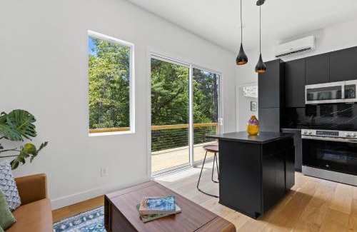 Young Harris House | Woodstar Tiny House 1br1ba Deck & Pool Access