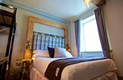 Woodstock House | Woodstock Arms