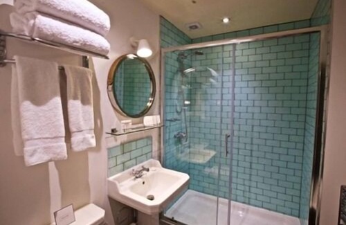 Woodstock House | Woodstock Arms