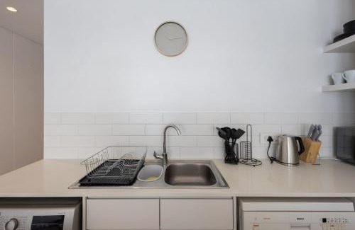 Cape Town City Centre Apartment | Woodstock Retreat Mountain Views