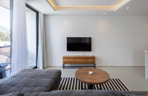 Cape Town City Centre Apartment | Woodstock Retreat Mountain Views